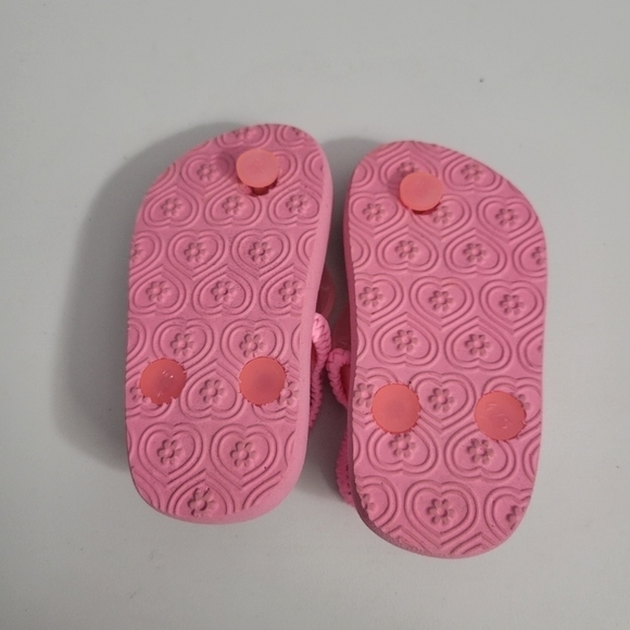 Children's Place Baby Heart Print Sandals Flip Flops - Picture 5 of 8